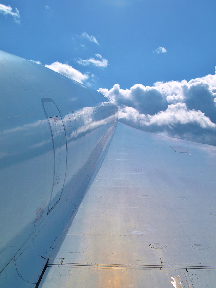sgh38's tweet photo. The view along the wing of concorde #concordesst I was really holding on at this point! https://t.co/Sxzbt7Yxky