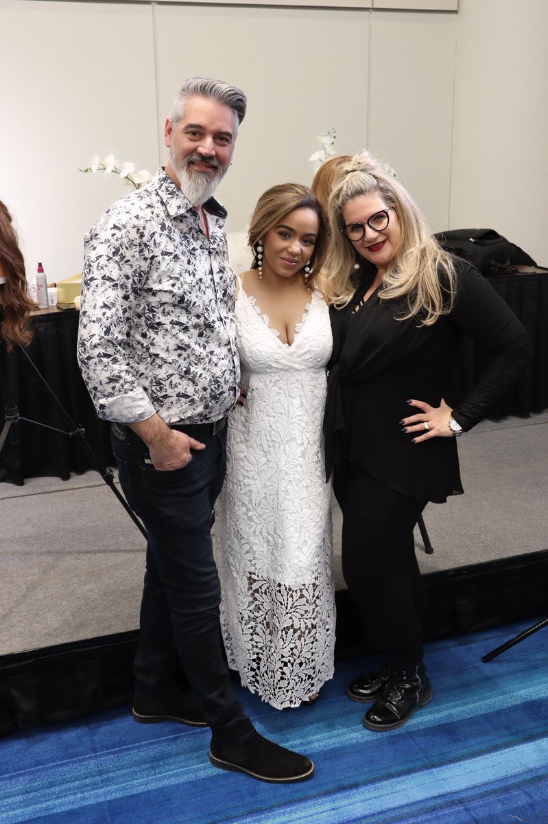 PicasoStudios's tweet photo. Toronto ABA Day Two!💇🏼‍♀️ Thank you to everyone who came to see us!🖤 We love sharing our knowledge with you! Thank you to my amazing team! https://t.co/MzyitnHVid