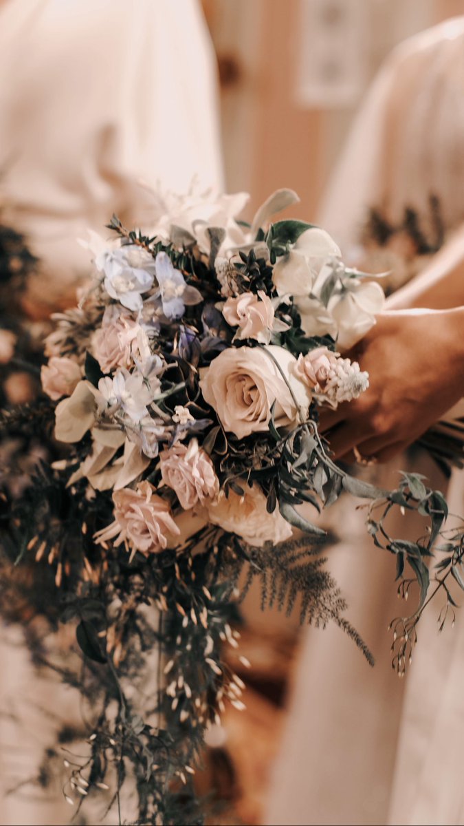 The fabulous floral details from today’s <a href="/jennypackham/">Jenny Packham</a> show - flowers by Paul Thomas Flowers <a href="/paulthomasltd/">Paul Thomas Flowers</a>