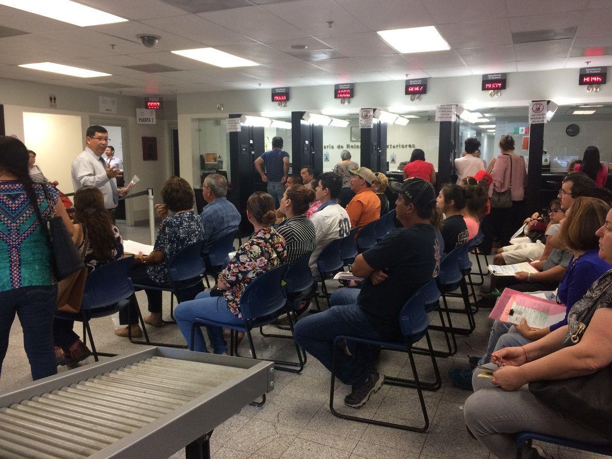 ConsulMexMAC's tweet photo. Hoy el área de #ProtecciónConsular impartió sesión informativa "Evita problemas con tus vecinos" @egbernalm @jacobprado6 https://t.co/hdZaFKZII1