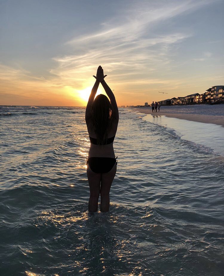 cameronalphaphi's tweet photo. From London, to Florida, to the Texas Tulips, to Graceland, and the Ozark's the sisters of the Theta Rho chapter were miles apart. Good thing we are all connected by heart!! We had a wonderful Spring Break but are so glad to finally all be back in the same zip code. ❤️☀️ https://t.co/AK1KsXewBE