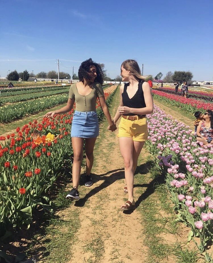 cameronalphaphi's tweet photo. From London, to Florida, to the Texas Tulips, to Graceland, and the Ozark's the sisters of the Theta Rho chapter were miles apart. Good thing we are all connected by heart!! We had a wonderful Spring Break but are so glad to finally all be back in the same zip code. ❤️☀️ https://t.co/AK1KsXewBE