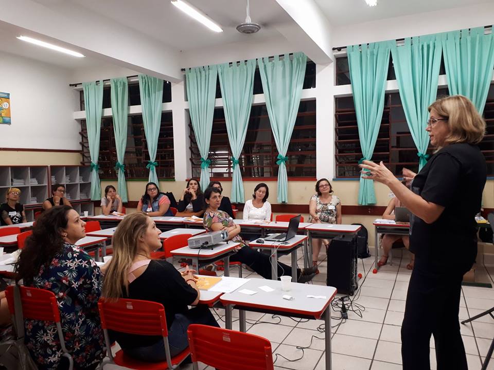 Fundacaosm's tweet photo. #ProgramaMyra #Voluntários2018 #aeducaçãonosmove
Segundo dia de formação de voluntários começando agora, na Escola Estadual Alfredo Paulino, em São Paulo. https://t.co/LaJTSHV5IS