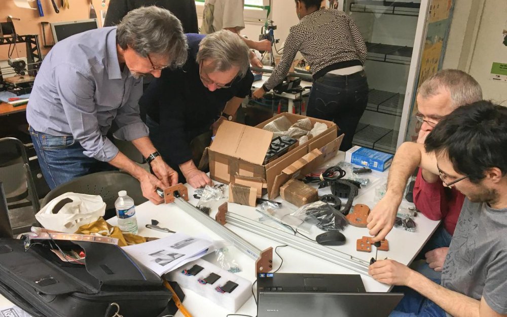 Fabriqueurs's tweet photo. Un bel article sur les @fabriqueurs dans @le_Parisien ! https://t.co/yv2u6mSCu5 https://t.co/LQJsLA9b3f