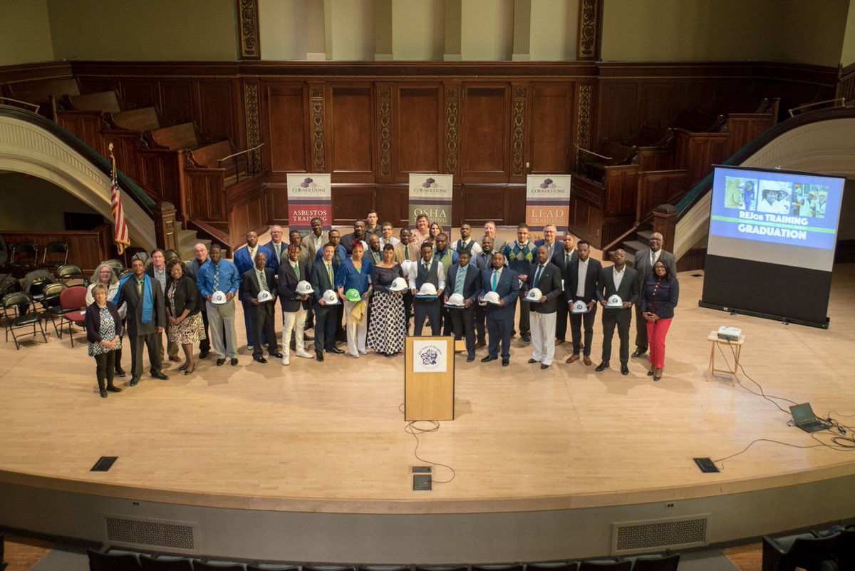 CityRochesterNY's tweet photo. Congratulations to the 25 #ROC residents who graduated today from the Rochester Environmental Job Training Program #REJob. They all now have jobs in the environmental construction field. https://t.co/qjwuHC2Utk https://t.co/BMzPozbY06