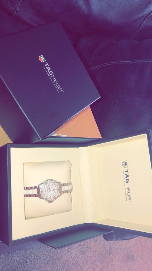TaylorTierneyx's tweet photo. Had the most unreal 18th .. been well &amp; truly spoilt rotten , couldn’t ask for a better family 😭😆🥂🍾💘 https://t.co/t55JLoCWNV