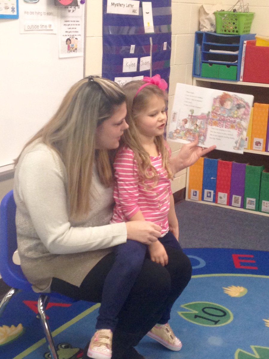 ConnellsCrew's tweet photo. We really enjoyed our mystery guest reader today! Thanks for reading to us, Mrs. Metzinger! β€οΈπ #readacrossamerica #FSDKidsRead @FSDVikings https://t.co/LcFxyC4NEN