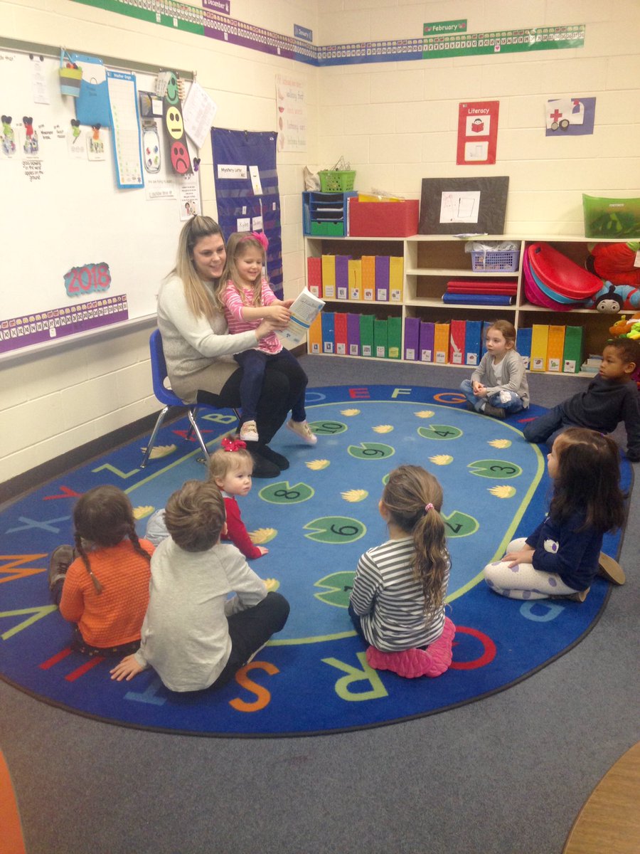 ConnellsCrew's tweet photo. We really enjoyed our mystery guest reader today! Thanks for reading to us, Mrs. Metzinger! β€οΈπ #readacrossamerica #FSDKidsRead @FSDVikings https://t.co/LcFxyC4NEN