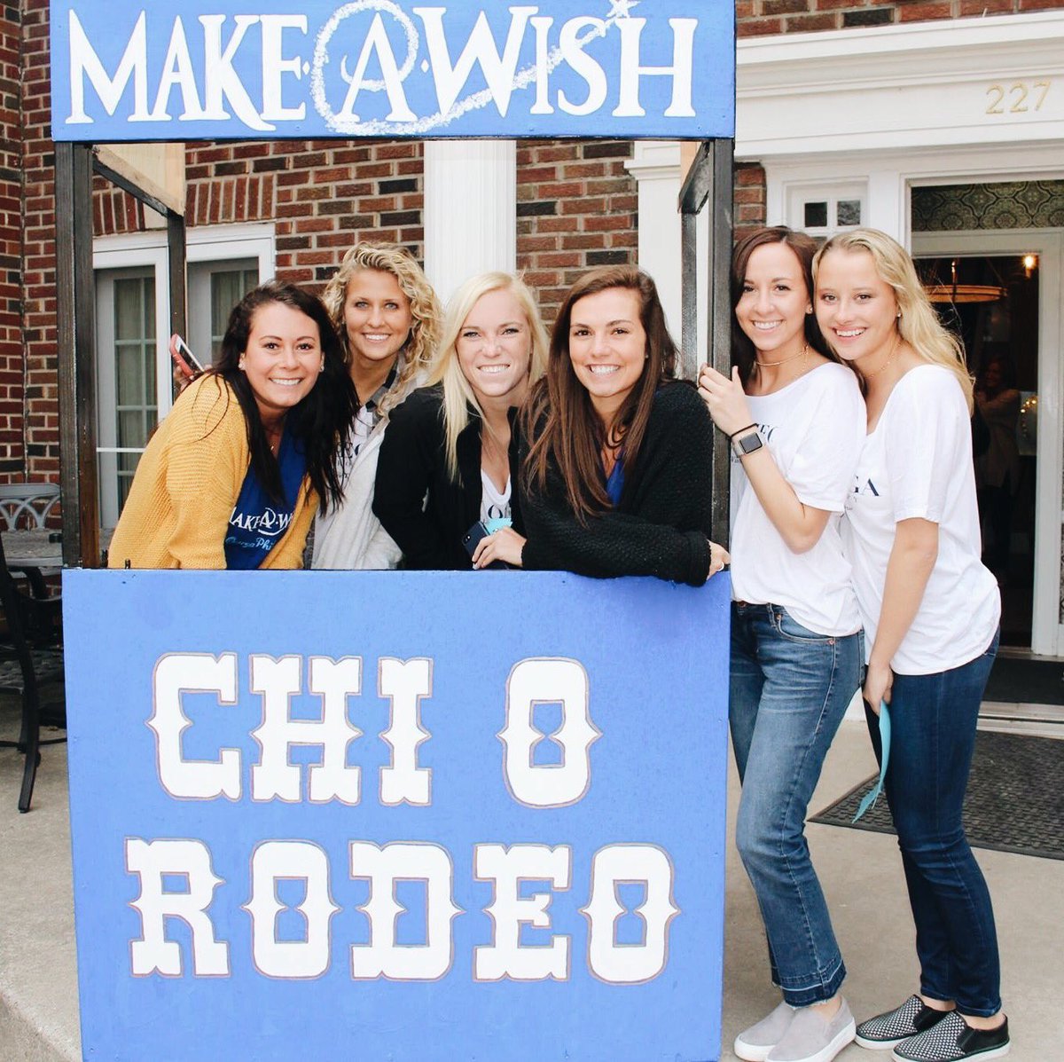 ISU_CHIOMEGA's tweet image. This WEDNESDAY from 6-9 pm is our spring philanthropy for the Make-A-Wish Foundation 🌟💙 

Tickets are $5 and gets you a burger, chips, and root beer float😋 

Come out &amp;amp; support an amazing cause 💥