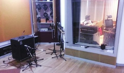 LadronesdeO2's tweet photo. Grabación de Bajos!

#Estudio #REC #Grabación #Bajo #Bass #Ampeg #Aguilar #Cuzco https://t.co/kzFkG6tRkY