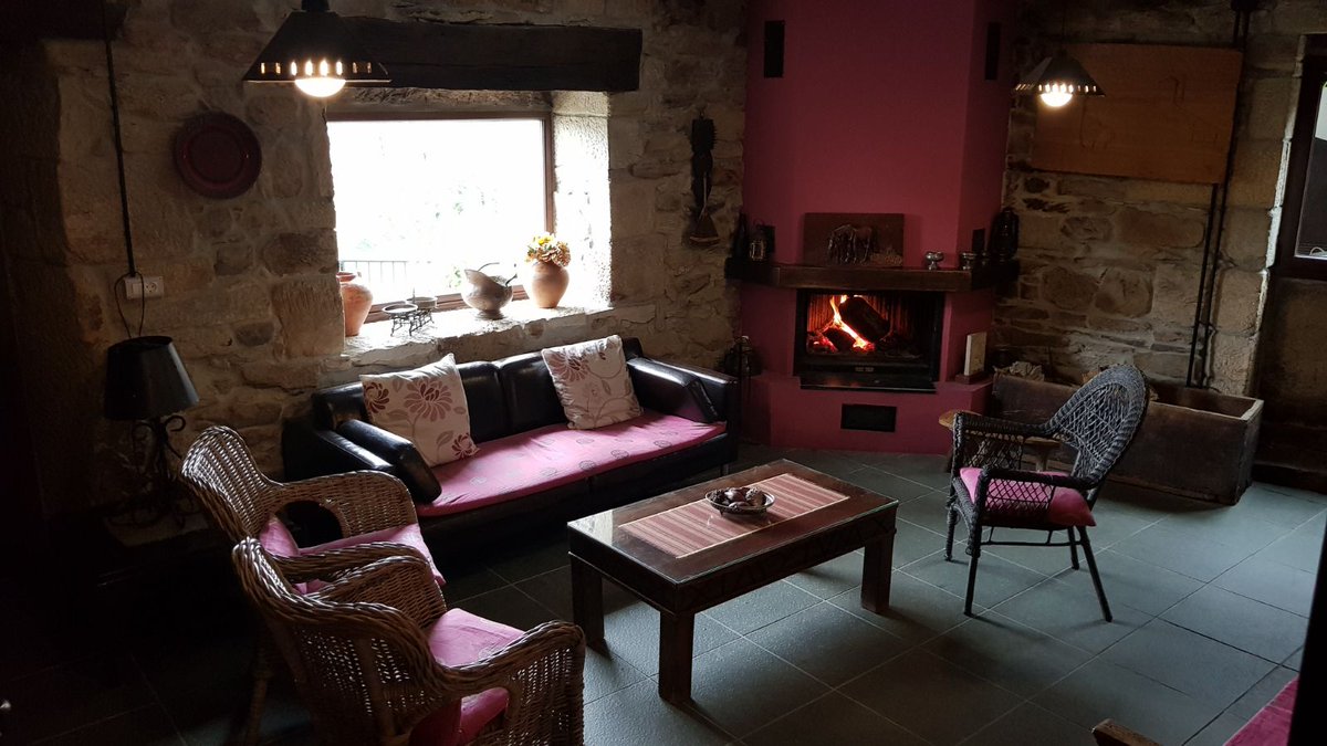 CasaMorgade's tweet photo. La primavera ha llegado🌸 pero los rayos rayos de sol todavía se resisten a salir! 
En Casa Morgade iniciamos temporada! Y que mejor forma de hacerlo que al lado de esta chimenea 🔥 y con un buen caldo gallego calentito! 
Esperamos veros este 2018 https://t.co/wqiheN4v4B