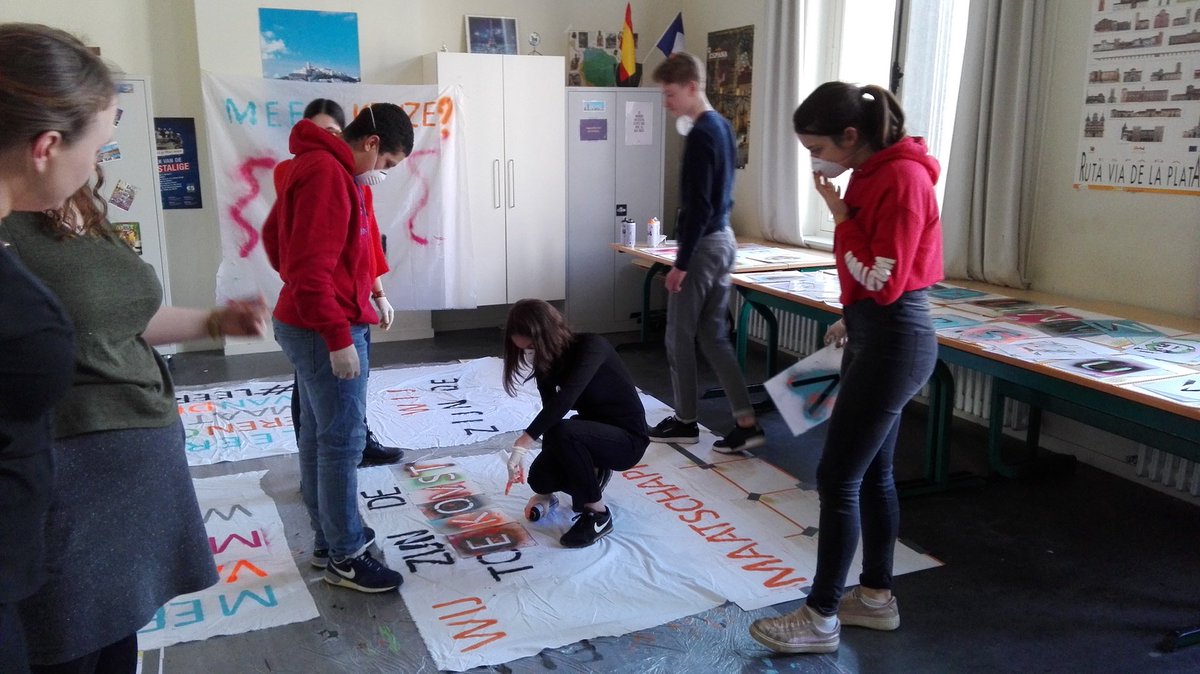 BAPitzemburg's tweet image. De 4 GO!-ambassadeurs van @BAPitzemburg @GO_onderwijs @StadMechelen eisen mee het podium op tijdens de regionale GO! pop-upsessie in @AtheneumAntw in het kader van &quot;Wees de stem, niet de echo&quot;. #GOmemorandum19 #samenlerensamenleven #leerlingenparticipatie