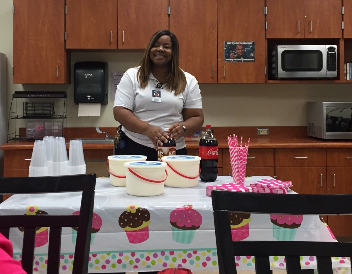 dianne_funk's tweet photo. Being spoiled at Marcella by our awesome principal!   @MarcellaInt @MarcellaLibrary https://t.co/uIVS8ZtEFr