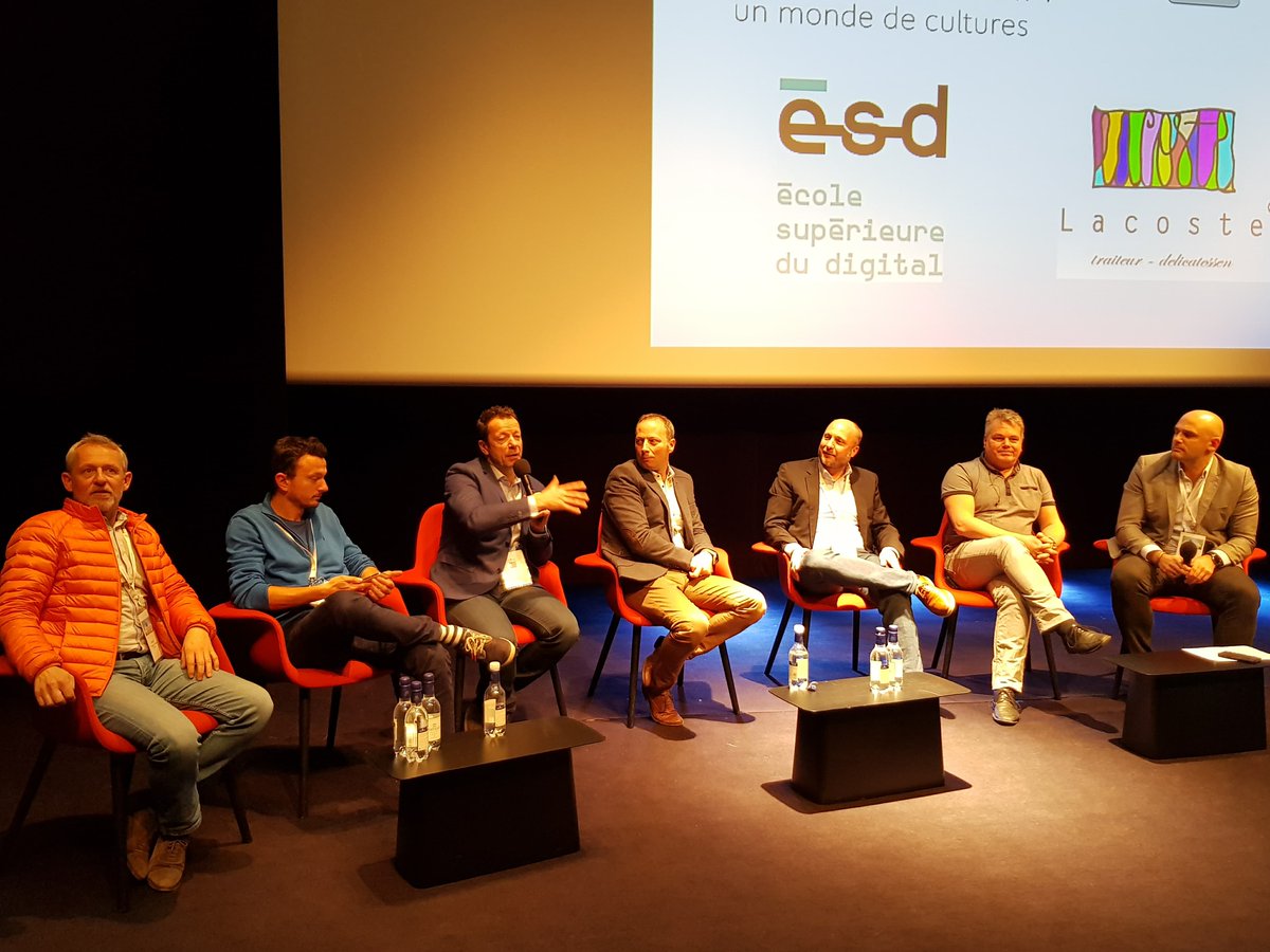 esd_fr's tweet photo. C'est le moment du débat avec l'ensemble des intervenants qui répondent aux questions des spectateurs ! - @linguali , @MOONDA_France, @CebLab, @TeamResa, @maximefourny et @marcbagur #MPI #EducationalTour #InnoEventBDX https://t.co/rmfguswOfS
