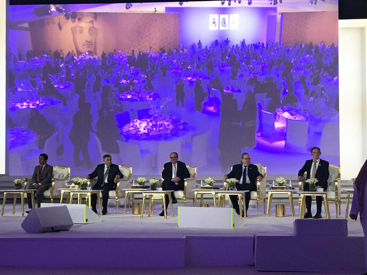 arabnews's tweet photo. Prince Khalid Al-Faisal, #Makkah province governor, recites a poem at the King Faisal International Prize ceremony attended by King Salman today
#kfip #Riyadh https://t.co/ep8mzCrI5X