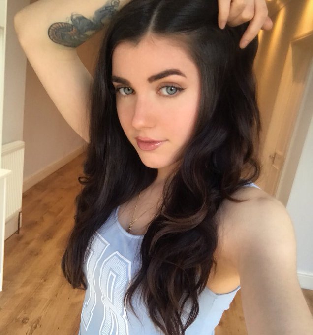 Emma Hyer’s pics and videos