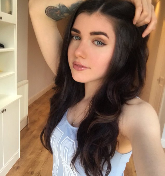 Emma Hyer’s pics and videos