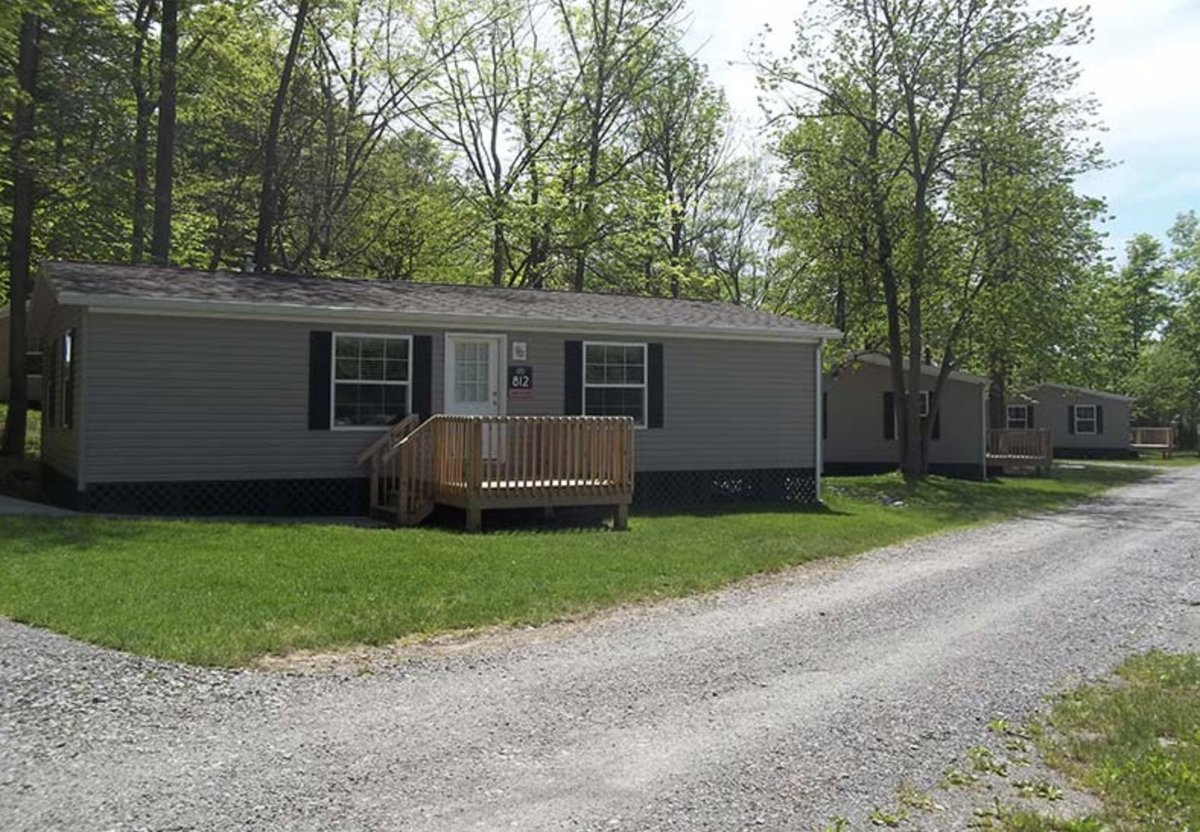 KingdomBound's tweet photo. **JUST RELEASED**
We just had 1 @DarienLake guest house become available for Kingdom Bound 2018! These house 8 and features 4 separate bedrooms, a full kitchen AND washer &amp; dryer along with AC, WIFI, and more! Contact AmberW@kingdombound.org to reserve this for your group! https://t.co/zfxuQPsRDd