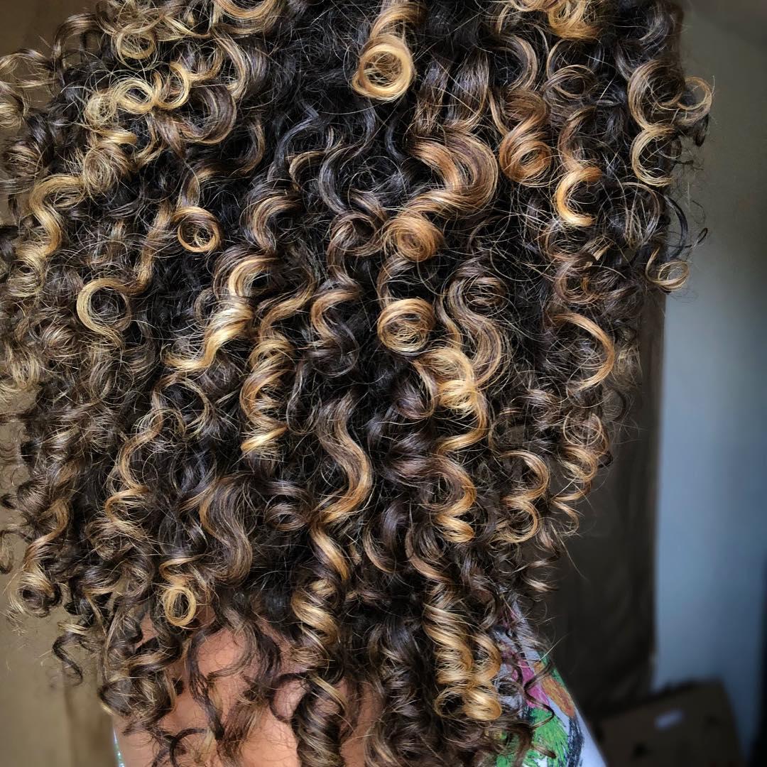 DevaCurl's tweet photo. @hif3licia's curl game is always on point. Her number one go-to? DevaCurl SuperCream. Shop our Super Pumped Kits for a FREE #SUPERCREAM! https://t.co/At0t2gdD5a https://t.co/vPc5kiM5XX