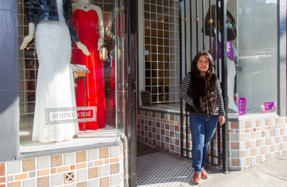 eBayForBusiness's tweet photo. Last month, we announced a new program to support small businesses that are Always Open on eBay. Find out how you can connect your online and offline retail efforts and remind in-store customers they can shop with you anytime on eBay. #eBayAlwaysOpen https://t.co/qQcz4UjART https://t.co/cnVuIJobd7