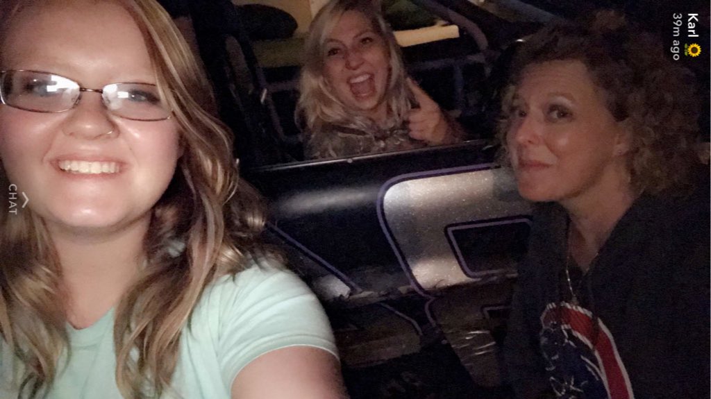 alyyy_mae's tweet photo. When all you want is summer nights at the dirt track!! #dirttrackthing #summer2018 #peoriaspeedway #dirttrackracing https://t.co/XTeaFgjEx2