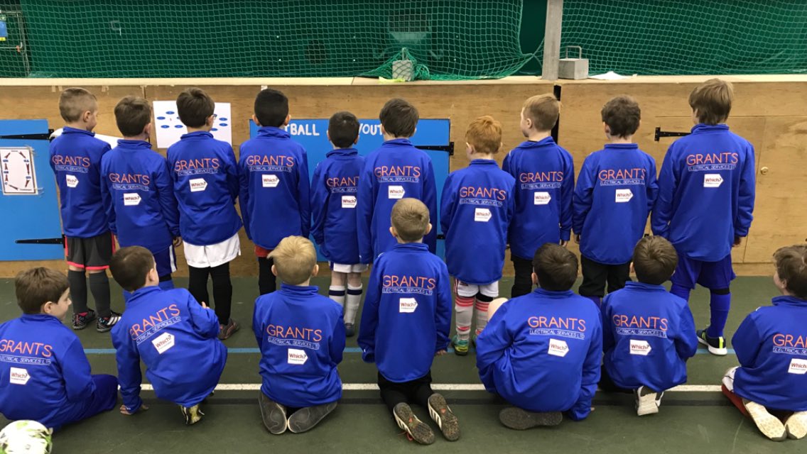 grantsesl's tweet photo. An absolute pleasure to sponsor Chippenham FC U7’s and U8’s new training tops. They look very professional! Stars of the future no doubt! @WhichTraders Looking forward to the team photo later this month. https://t.co/7cpNG3Jjen