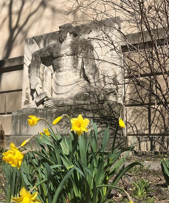 PghKids's tweet image. Is that a sign of spring we see outside the #buhlplanetarium? 🌱🌼☀️
#pghkids #pittsburgharchitecture #springflowers ift.tt/2Gqxchz