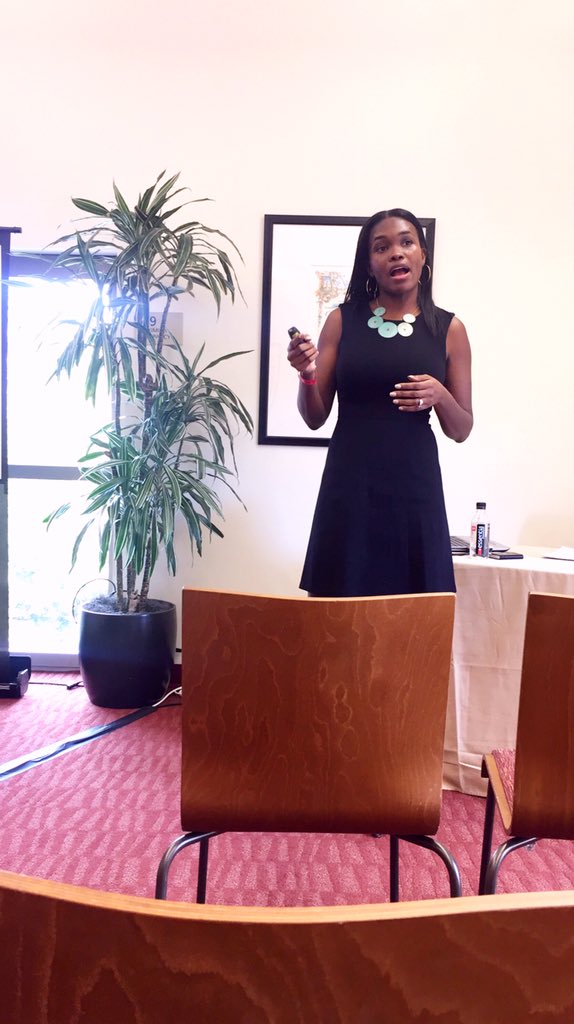 RhondaSmithLCSW's tweet photo. It was a pleasure to speak at my alma mater @USC. TY to Danielle Harvey Stinson, @USCAlumni & the USC Women’s Conference committee for the invitation to speak this year. Perfect way to celebrate #WomensHistoryMonth. ♥️💛
#USCWCx #AdviceByRhonda #WomenOfTroy #FightOn #USCAlumni https://t.co/ouF9u6C6ju
