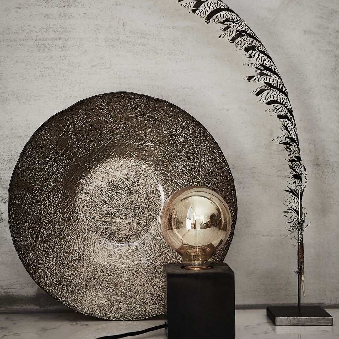 They key to good display is both harmony and variety; these objects have a similar hue but the square cube of the light fitting and lightness of the feather keep things interesting. #Luxaflex #interiors #InteriorsTips #TheArtofWindowStyling #interiorhome #inspoforyourhome