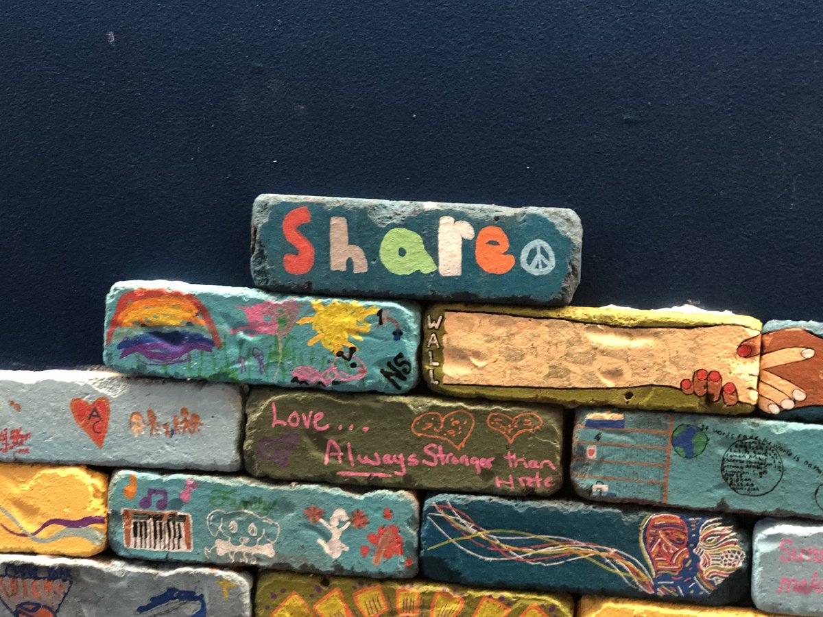 bluedaisyteach's tweet image. #grade2 student finished our brick #walltherapy @MCCHarvardEd @KINDSnacks @ACSRochester #makingcaringcommon
