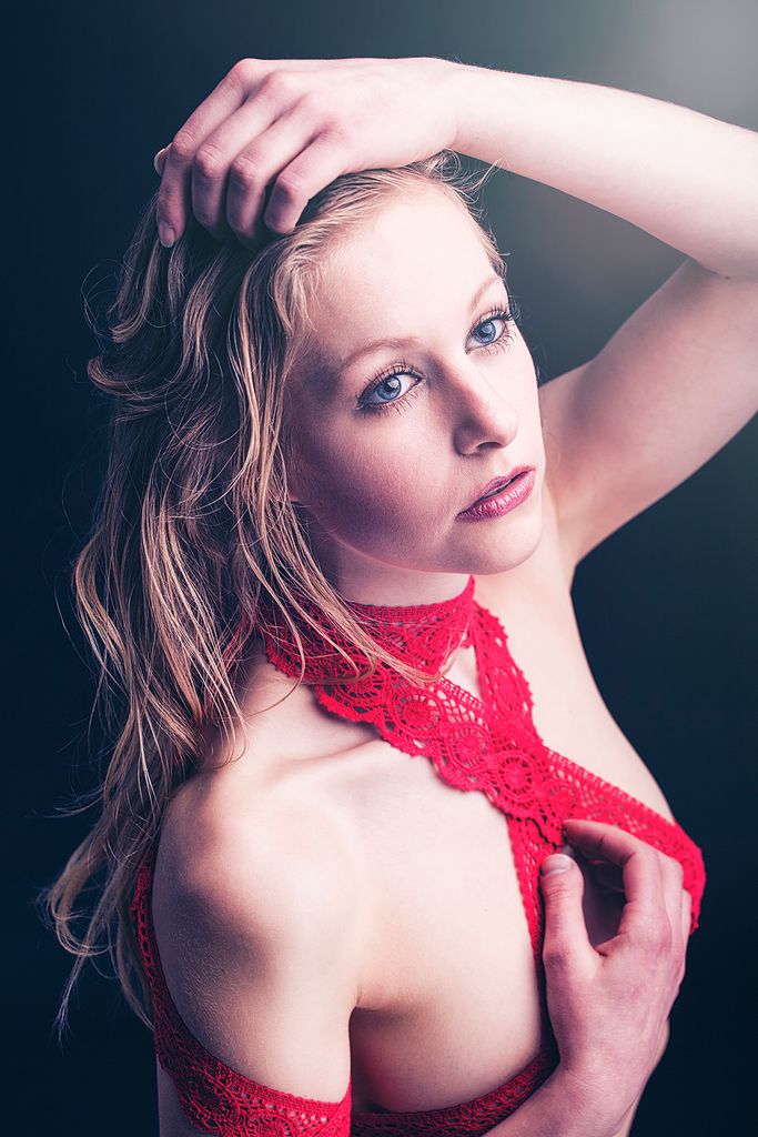 bliscosmetics's tweet photo. Fotoshoot ......altijd leuk😊

#beauty #red #photoshoot #bleueyes #girl 
#minerals  #blisscosmeticsveenendaal #mineralmakeup #natural #foundation #eyemakeup  #makeup #shine #lovemakeup #biologisch #vegan #veganlife #creativecosmetics #mua #makeupartist #visagie https://t.co/hW2MEfHCPh