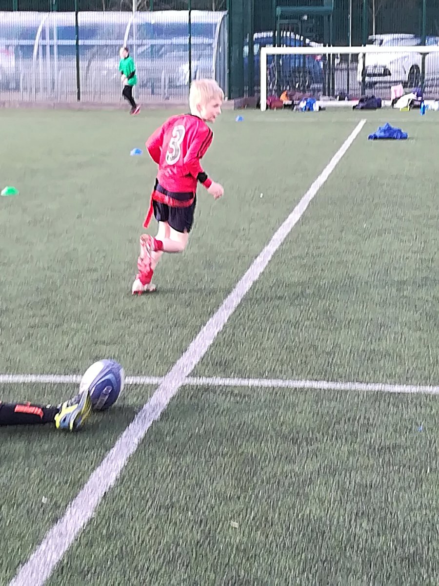 BecSchCommunity's tweet photo. Congrats 
1st @BaildonCE A 
2nd #Eldwick B
3rd @CrossflattsPri 
4th #Baildon B
All qualify for @BfdSchoolGames 
180 #players
18 teams
Golden Try deciders
Thanks @BEESRUGBY @SalemJnrs @EnglandRugby @BaildonRUFC @WestBradSG @BeckfootPE #sports #leaders &amp; Mr Holliday for refereeing https://t.co/DiLPwQTFeD