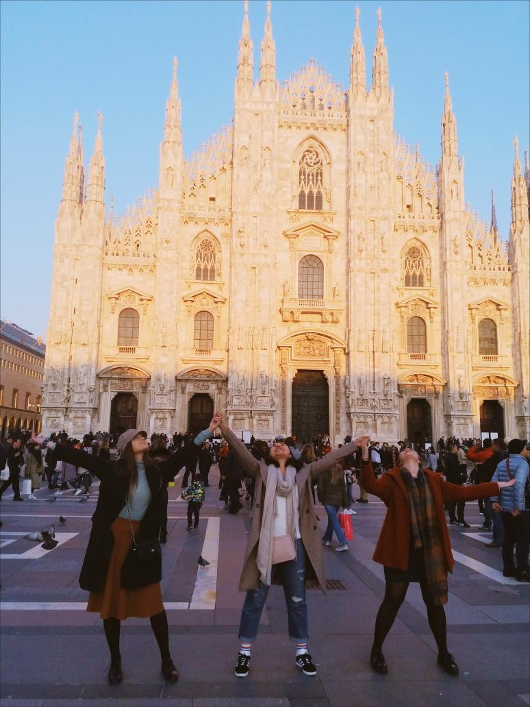 We came to Milan knowing the @ShibSibs wouldn't be here, but our thrill to feel their paradise was still there🌌🖤
my sis, @yalakee & I still loved #Milano2018 tho we hope to see you soon!! #Shibutani4Sullivan