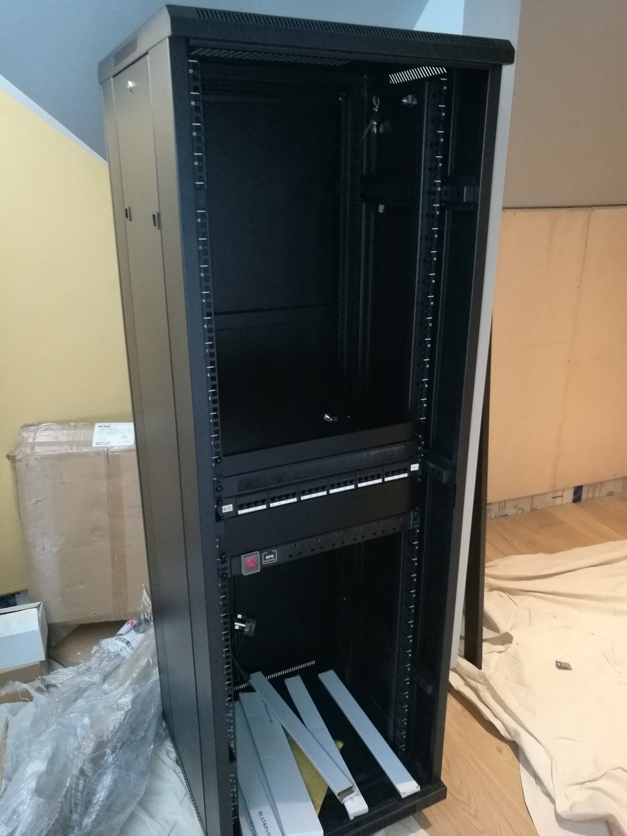 3eelec's tweet photo. If you are building/renovating and have not looked at one of these cabinets or the colourful cabling, then you have not seriously thought through TV, Data or Audio in your home.
#TimesHaveChanged #ViewingOptions #NWales #SmartSpark
@nwalestweetsuk https://t.co/gzi98WjUVa