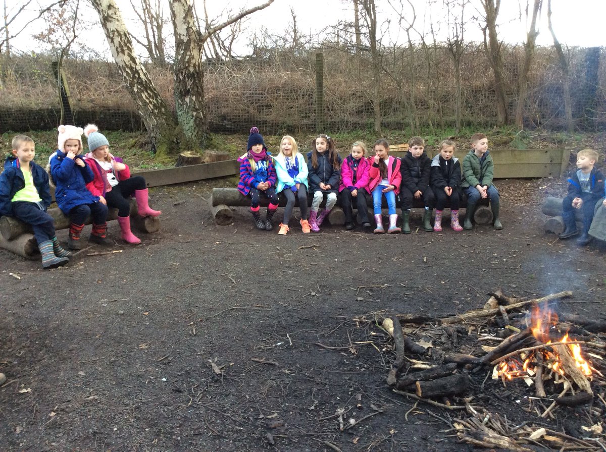 LittleSuttonCoE's tweet photo. Singing and marshmallows around the campfire, now in pyjamas watching a dvd before bed #lscherry https://t.co/OF3qGTf1JQ