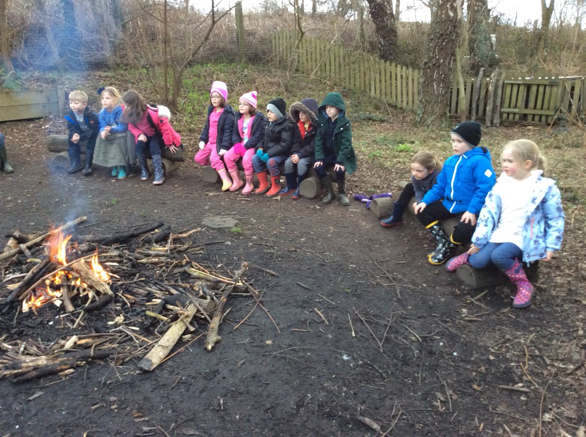 LittleSuttonCoE's tweet photo. Singing and marshmallows around the campfire, now in pyjamas watching a dvd before bed #lscherry https://t.co/OF3qGTf1JQ
