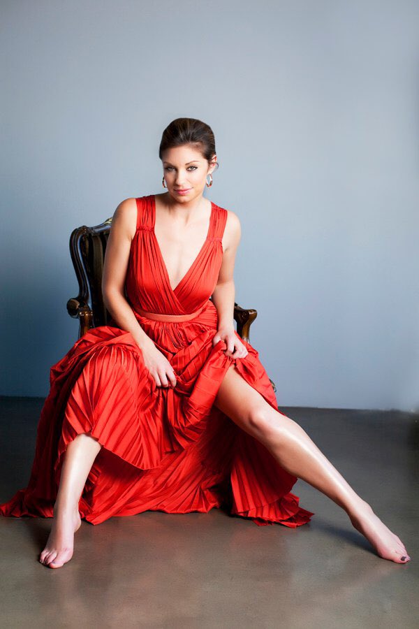    We wish a very happy birthday to the amazing Bianca Kajlich! ¡Feliz cumpleaños 