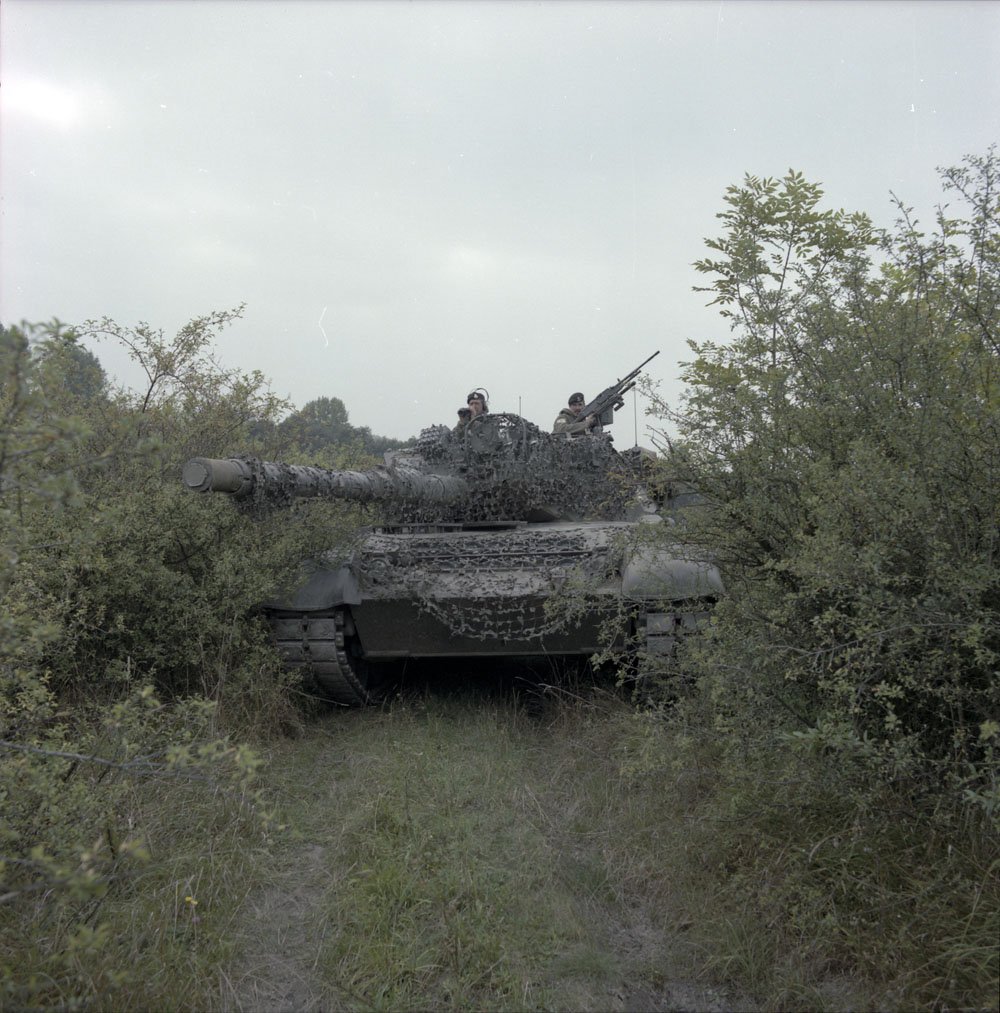 CanadasMilHist's tweet photo. Fallex 88. Sergeant Neuman and Corporal Mackeage in Leopard tank. September 1988 https://t.co/riqH32zIxS