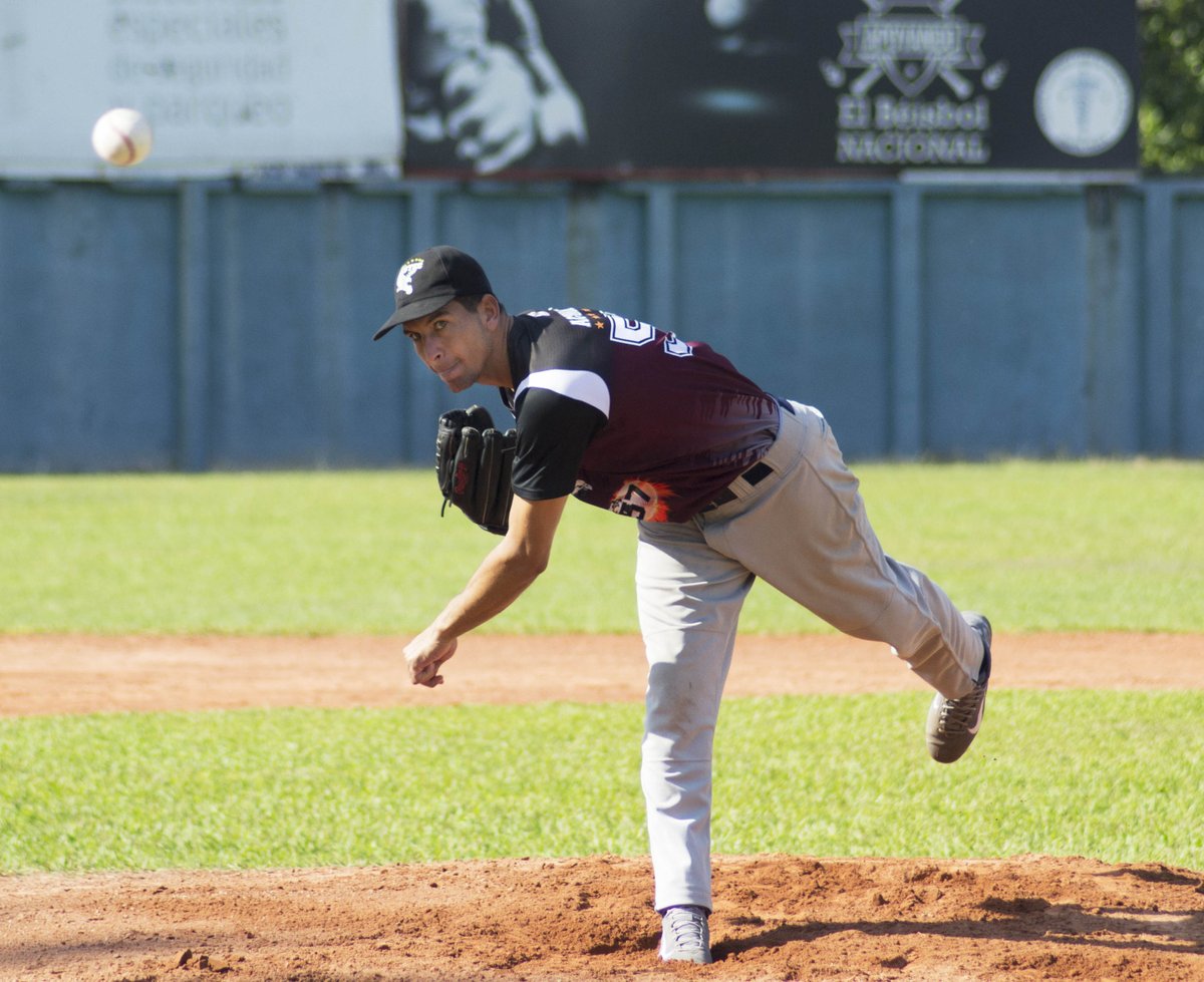 FedeBeis_SV's tweet photo. #CopaFESA2017 I @UTECedusv y @AgabeisiBeisbol se meten en la pelea. Lee acá la reseña 👉 https://t.co/7NIbeYrERG ⚾️⚾️⚾️ https://t.co/tBg1jSznHm