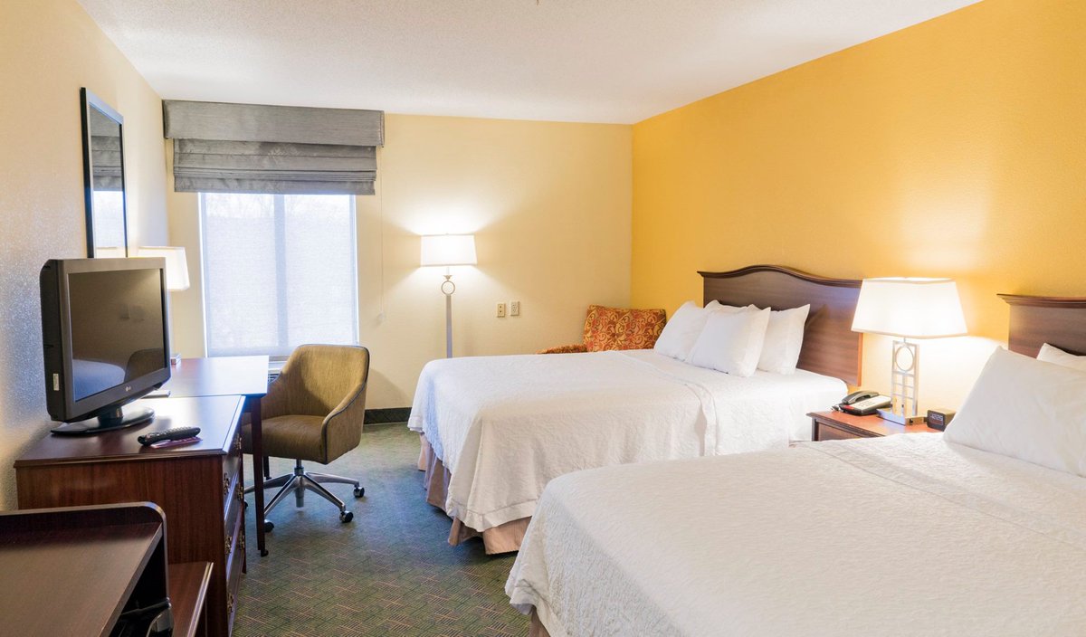 TuxedoHD's tweet photo. New photos from our recent partnership with Emerald Hospitality at the Hampton Inn in New Philadelphia, Ohio! Window treatments provided by our team at Tuxedo Hospitality. #hotel #renovations #hotelnews #WindowTreatments https://t.co/p1vld9VKDp