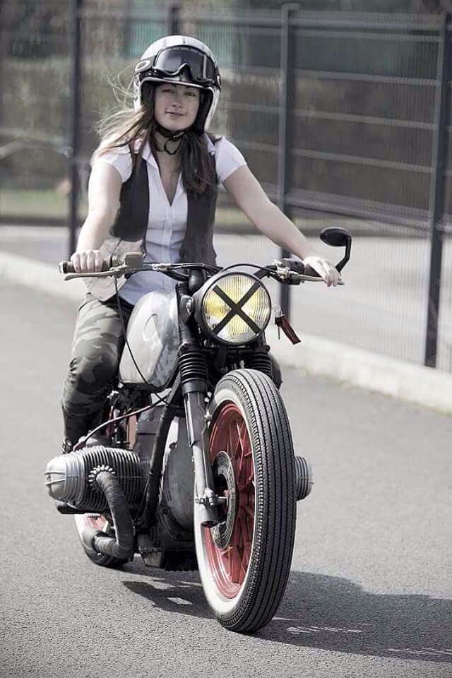 jobiketeam's tweet photo. Merci Richard pour ce super shooting! Rdv le dimanche 22 avril pour la première balade Jo BIKE Team 😍✌️ #motard #motarde #moto #shooting #Passions #vintagestyle #femmes https://t.co/KZGZUfh3Iz
