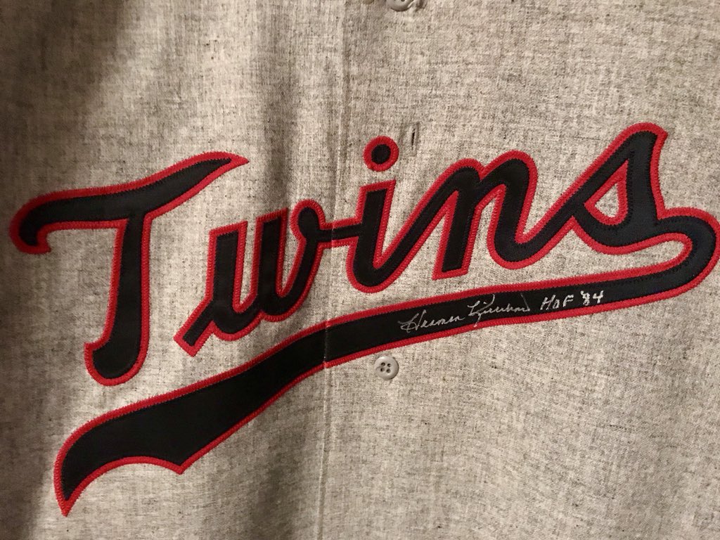 GassyGrapher's tweet photo. 3 days til #OpeningDay #RandomAutographOfTheDay #RIPHarmon #573 https://t.co/yrvydL30XZ