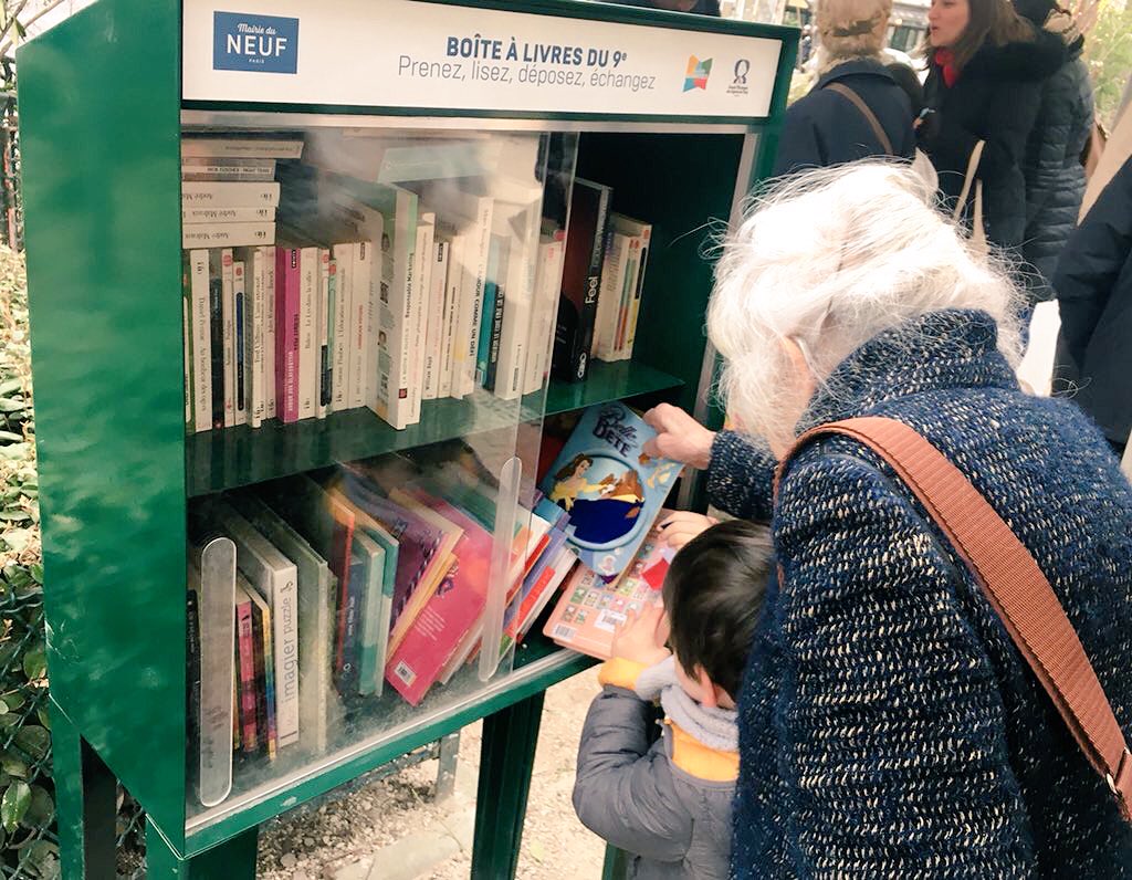 dburkli's tweet photo. Avec le Conseil municipal des enfants du Neuf et @gybloch, nous inaugurons dans tous les squares de #Paris9 des  boîtes à livres - une première à #Paris ! - Prenez, lisez, déposez, donnez, ces boites à livres sont à vous! @Mairie9Paris https://t.co/VD9zekhhNT