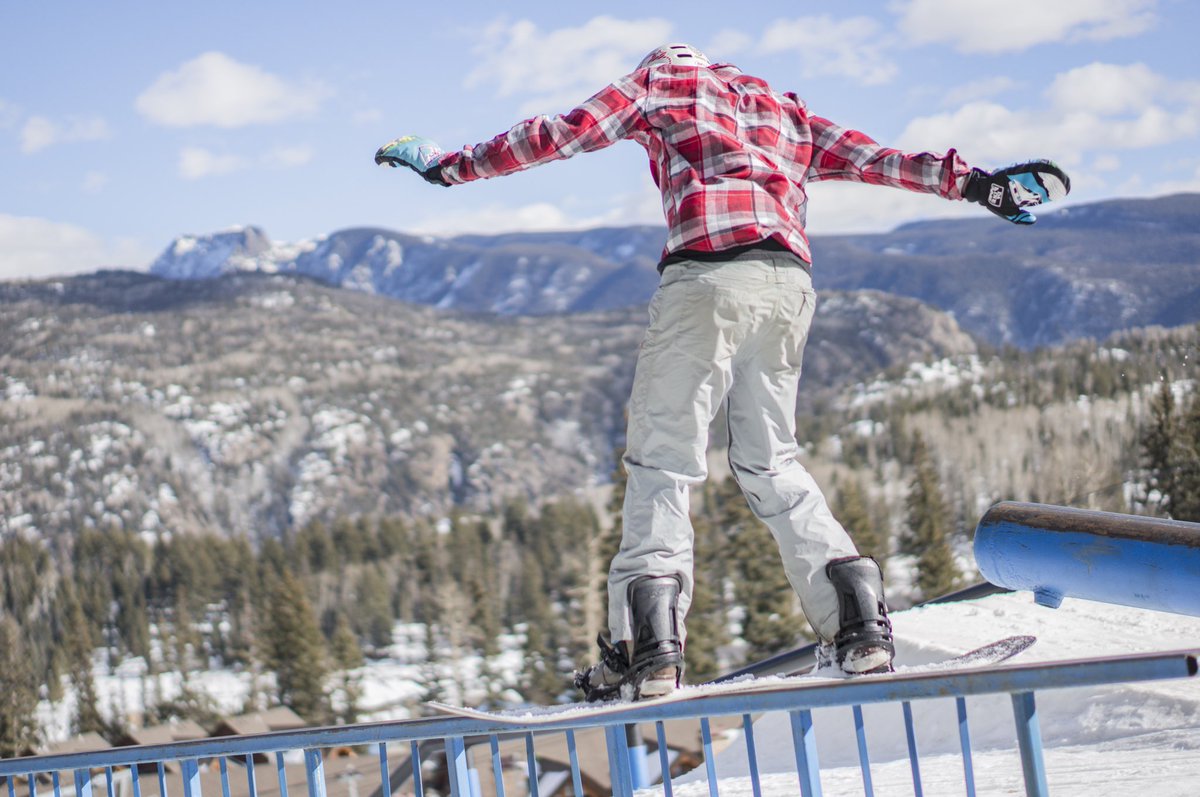 TheShredDiary's tweet photo. Want to see more like this? Follow @TheShredDiary today for tons of exciting skiing and snowboarding content! #purg_parks #skipurg https://t.co/HYYFpnXn2U