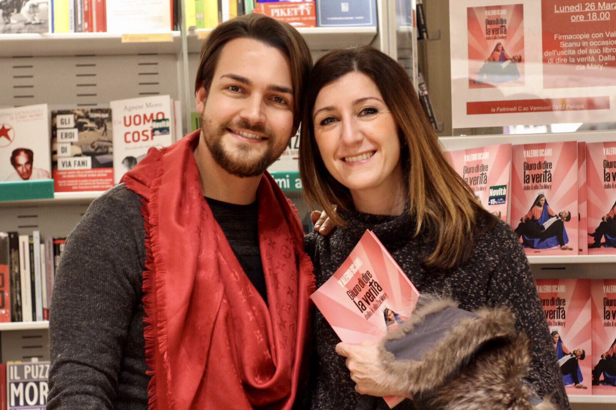 Valerio_Scanu's tweet photo. Un leggero ritardo 🤪 ma sono riuscito ad arrivare anche a Perugia 💪 Grazie per esserci stati #Giuro #ScanuBio #senzafiltri #tuttalaverità https://t.co/ZWugYeTD4a