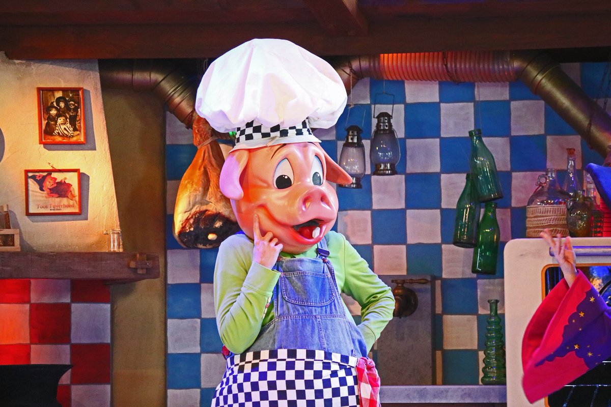 toverlaan's tweet photo. De Toos Tovershow is er ook weer, heerlijk voor de kinderen, en ook voor de volwassene #Toverland #Toos #Morrel https://t.co/d3wkM4PoSj