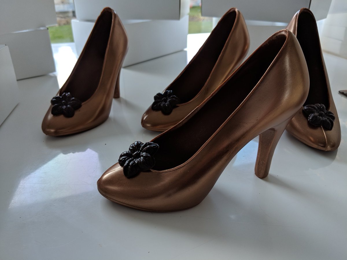 Azra Chocolates tweet media