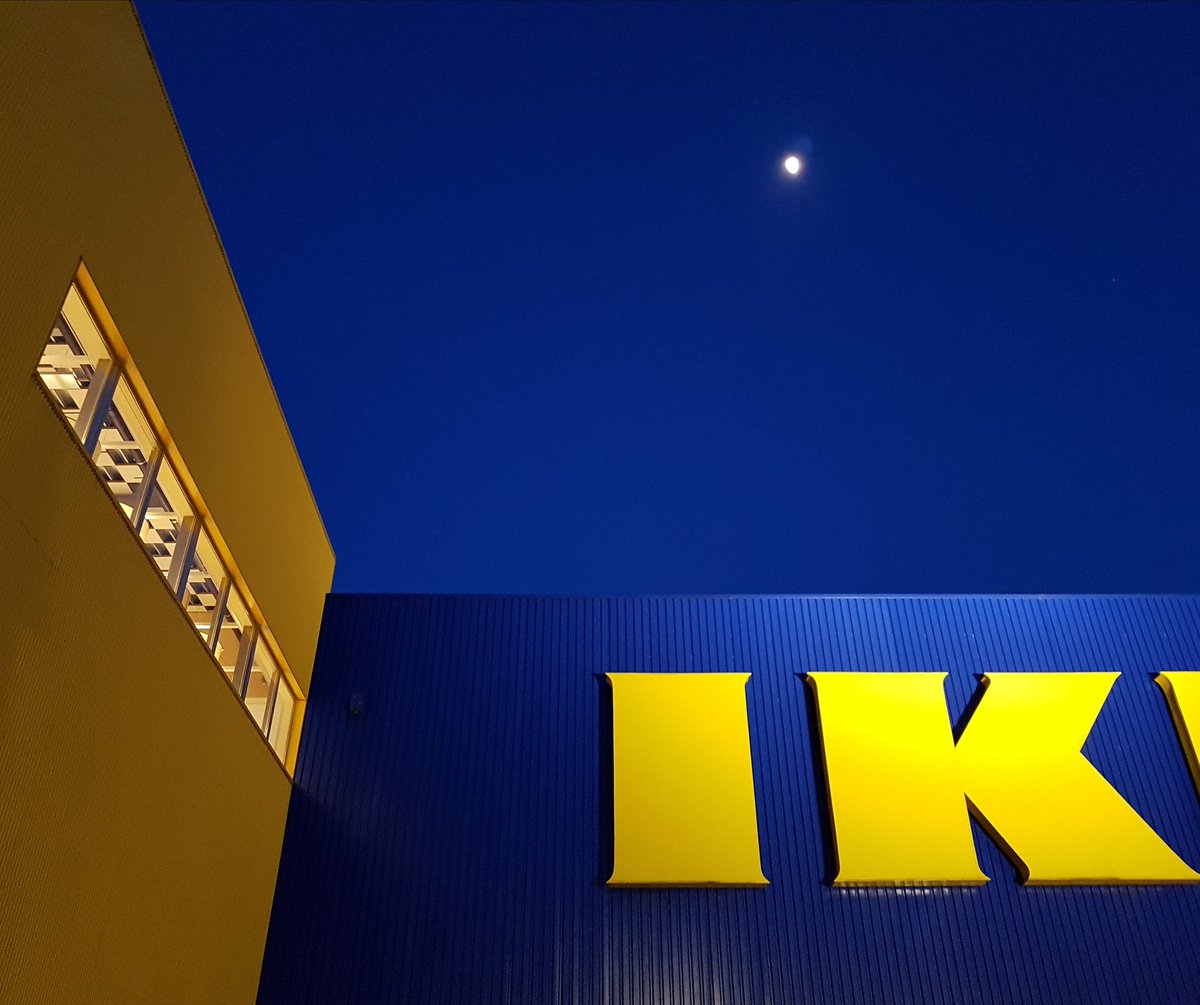 Dit ben ik tijdens het blauw-gele uurtje #bluehour #blauweuurtje #ik #ikea