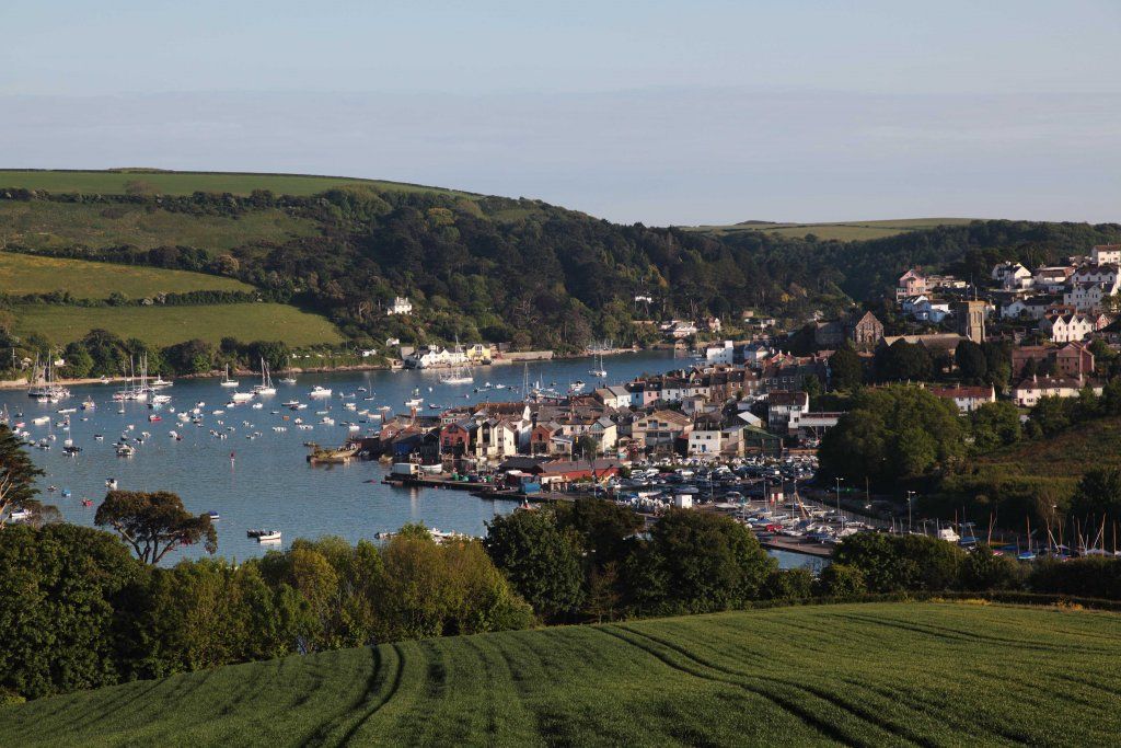 southhamshappy's tweet photo. Ever wondered what it would be like to live in #Salcombe? Be inspired by @coastmag story of one woman who made this town her home. https://t.co/L1hw5wpYxZ @SavourSalcombe #coastalliving #southhams #movetodevon https://t.co/yyPfuyVJdX