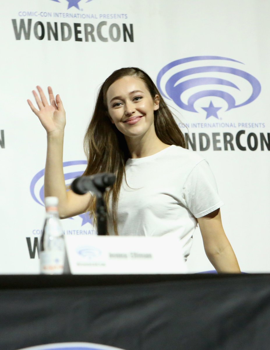 MTV's tweet photo. Happy Monday! Here are some beautiful, new photos of @DebnamCarey 💛 https://t.co/jIYYJ2vdcL